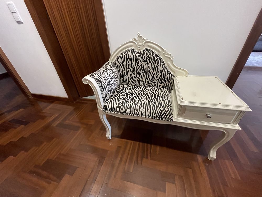 Móvel Vintage Forrado a Pele