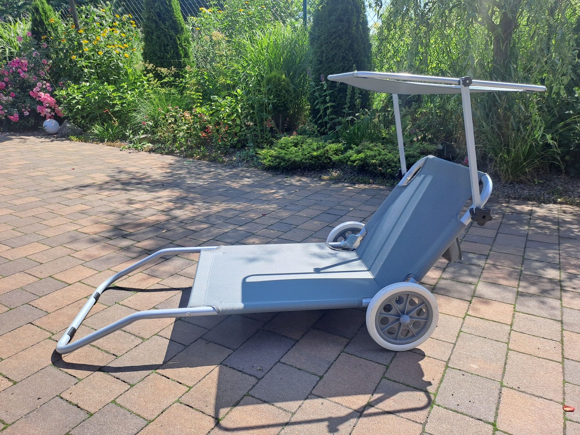 Leżak plażowy z kołami