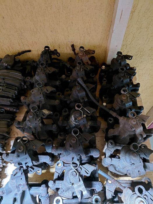 Супорт задній  Volkswagen T5