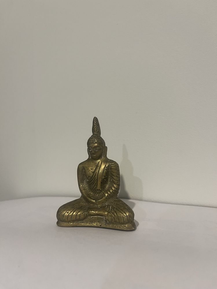 Mosiężna figurka mnicha