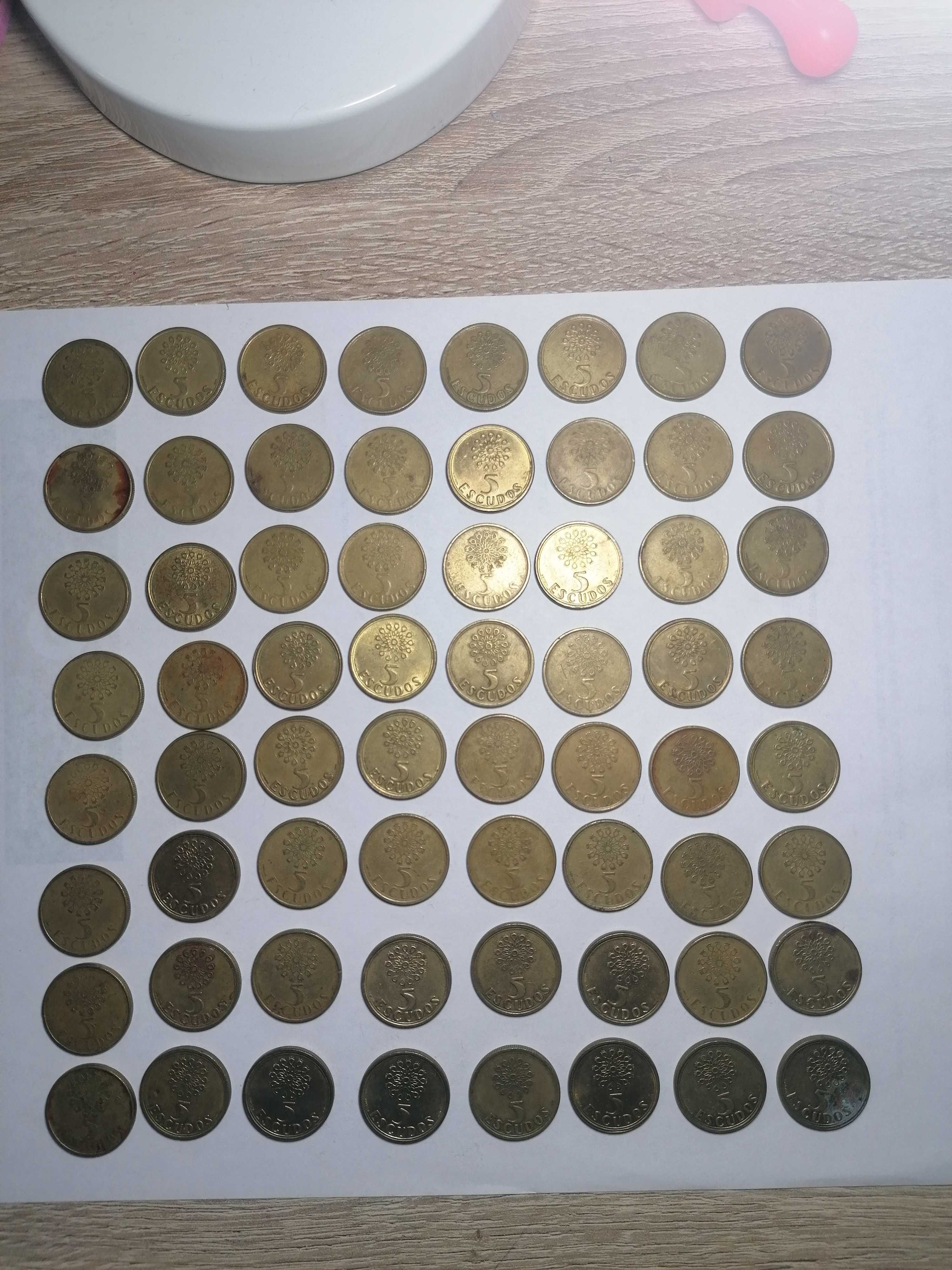 Conjunto de 64 moedas de 5 escudos valor actual 15,14 euros