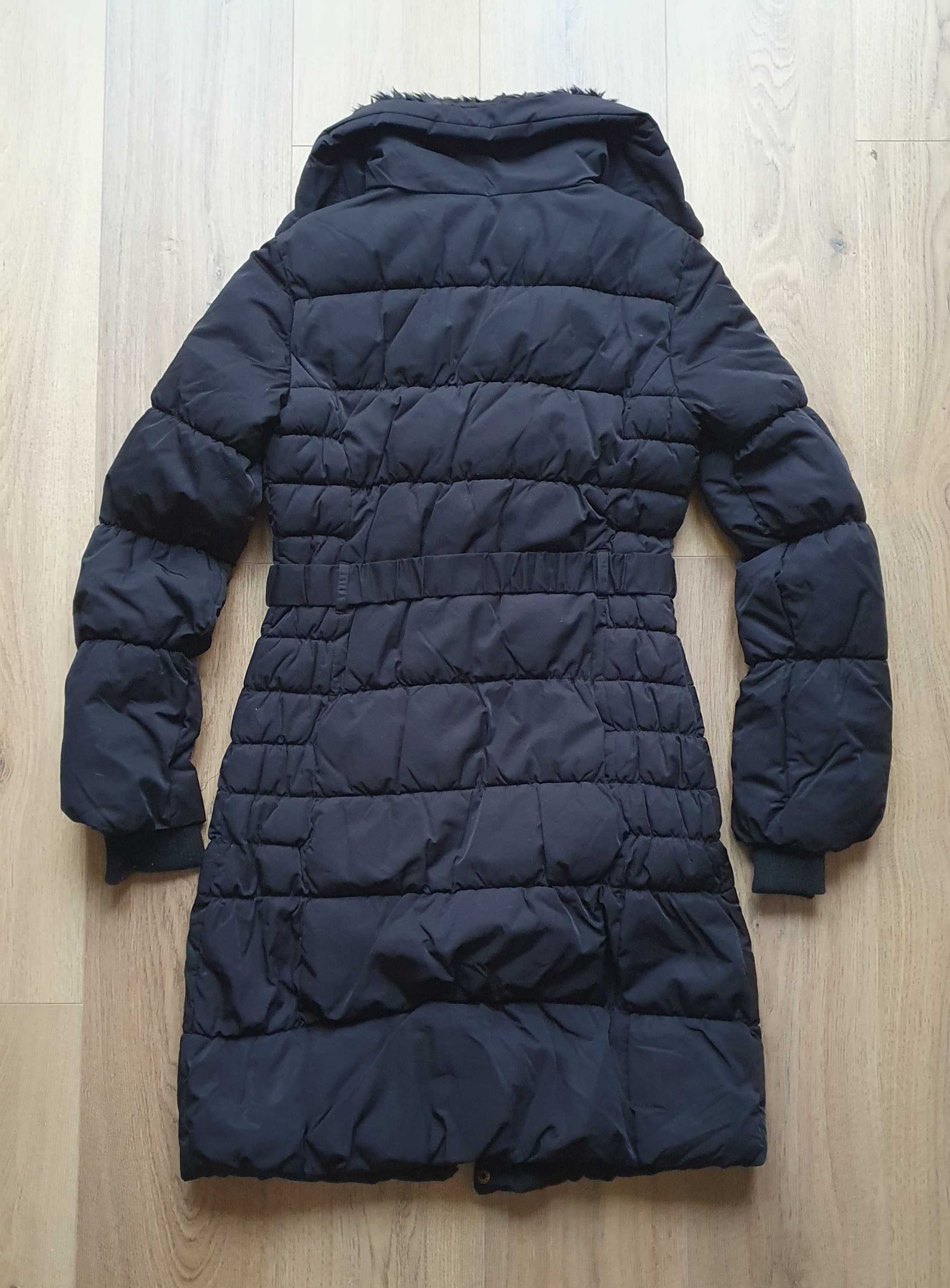 Czarny płaszcz pikowany ciepły z futerkiem 38