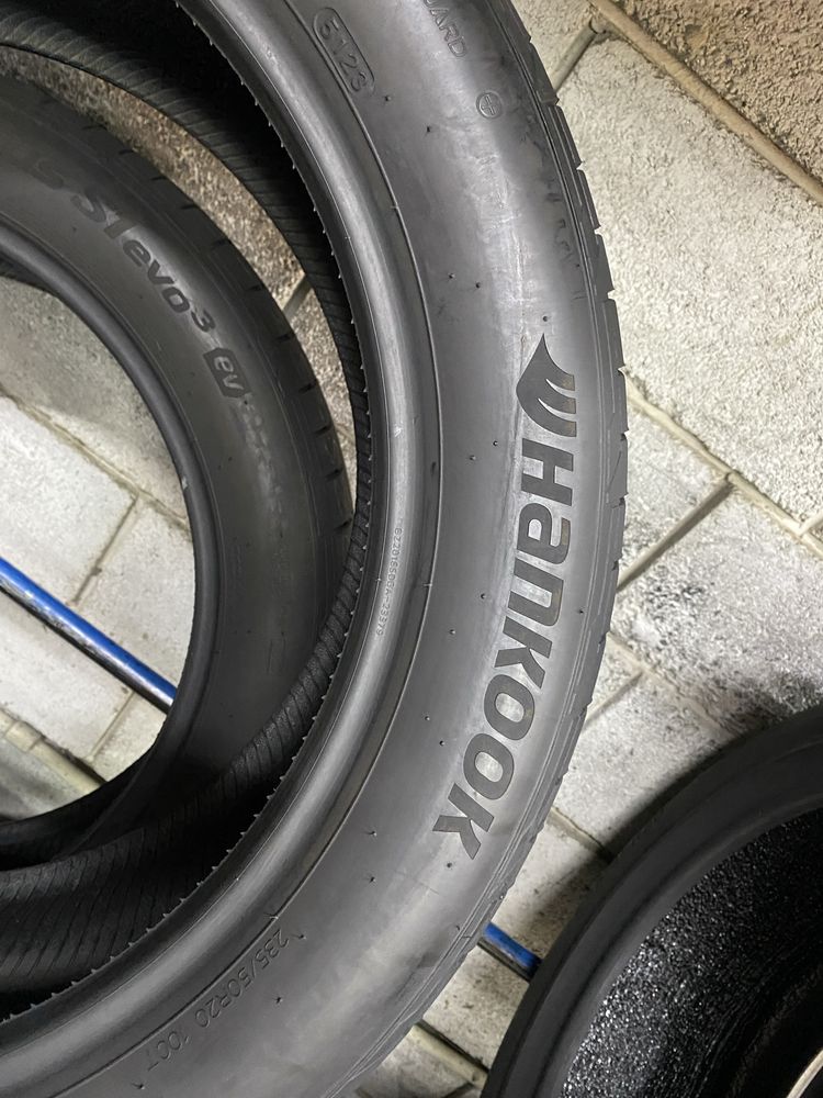Різноширокий комплект 235/50R20 i 255/45R20 HANKOOK