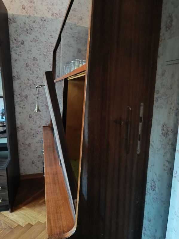 Kredens z czasów PRL do renowacji