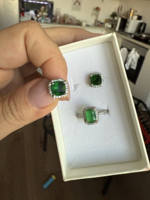 Набор из серебра с зклкными камнями кольцо 17р