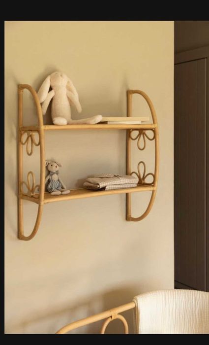 Rattanowa półka ścienna dla dzieci Firmy Sklum.