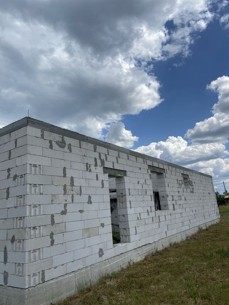 Продам недобудову по вул . Залізничній р-н  Крошні