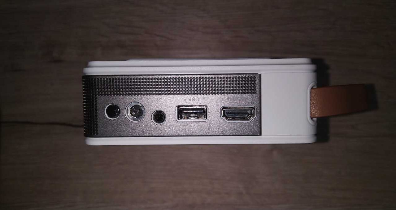 Acer Aopen PV 11 Fire Legend - портативний акумуляторний проектор