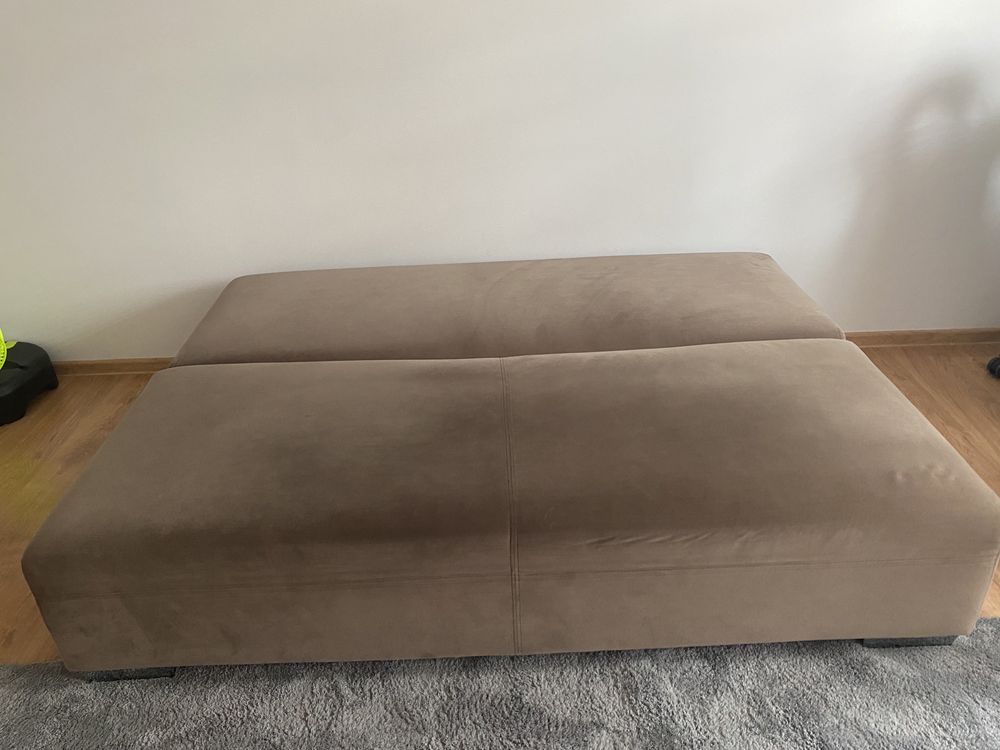 sofa rozkładana 2-osobowa z poduszkami