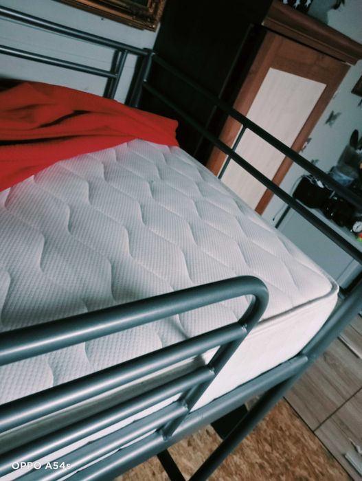 Sprzedam łóżko piętrowe Ikea Svarta z materacem