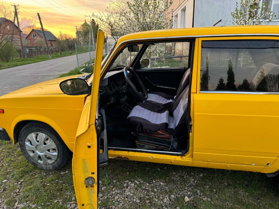 Автомобіль ВАЗ 2105