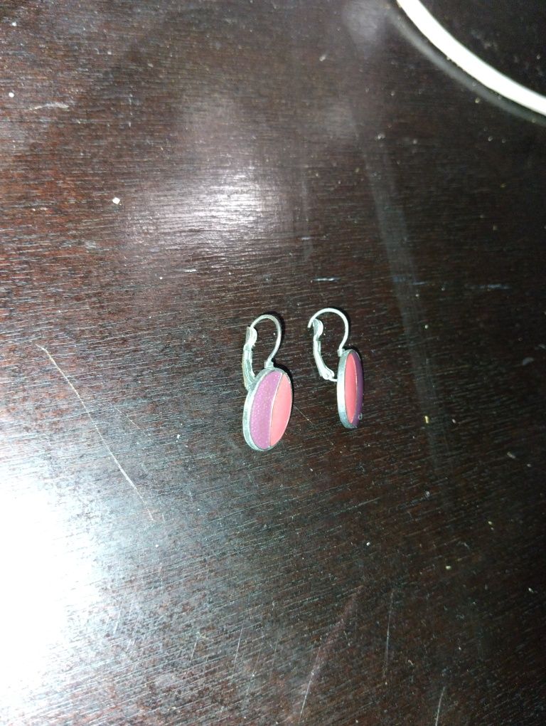 Brincos com duas cores para despachar