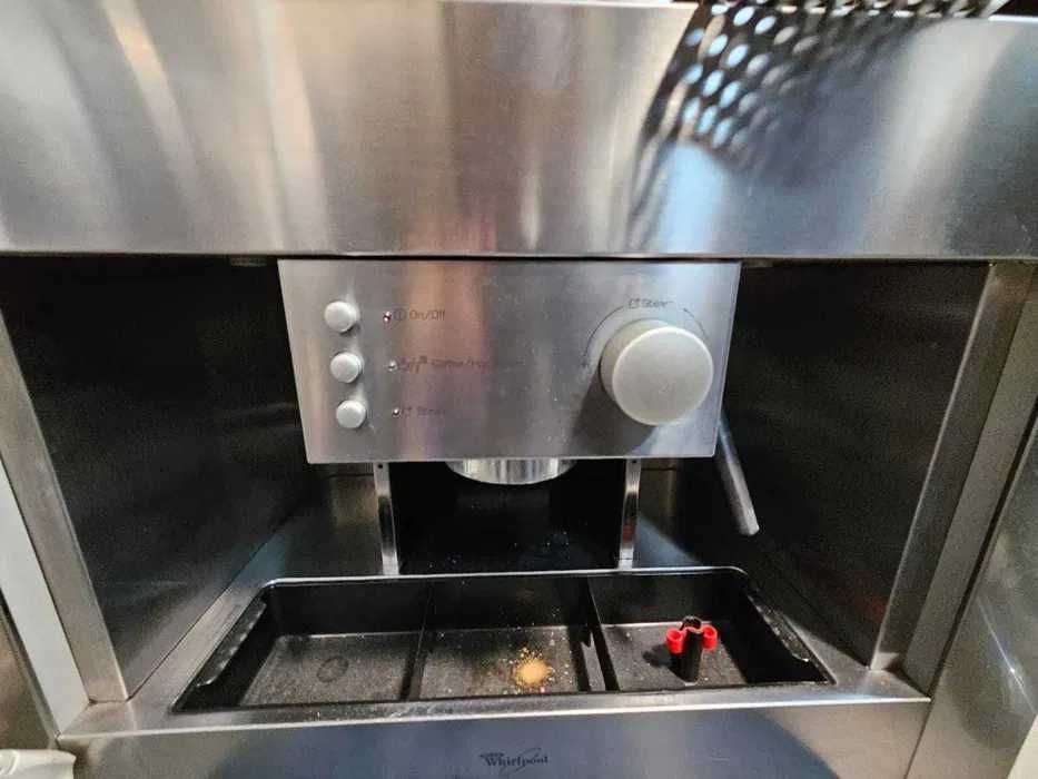 Uszkodzony ekspers do kawy Whirlpool