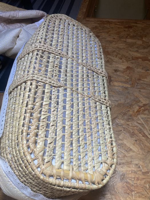 Berco e muda fraldas em verga