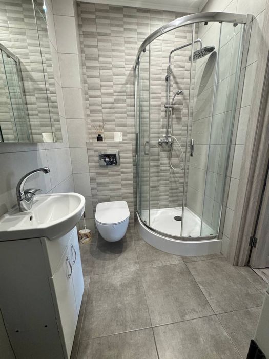 Продам будинок-дуплекс 2 поверховий Святопетрівське.