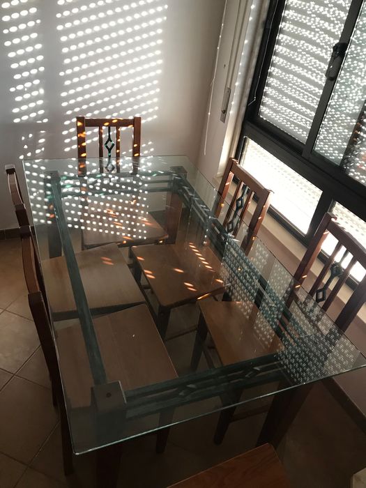 Mesa de sala e cadeiras