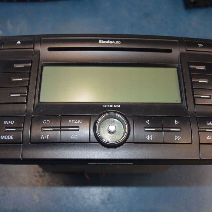 skoda octavia ii panel radioodtwarzacz cd/dvd/gps 1z0035161a