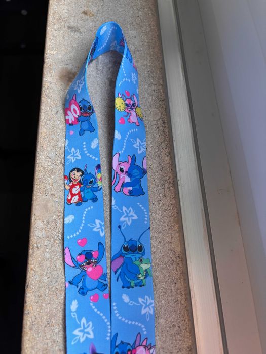 Fita Porta-Chaves / Porta-Cartões – Stitch Expressivo (Produto Novo)