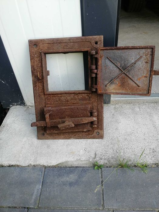 Drzwiczki żeliwne do pieca.