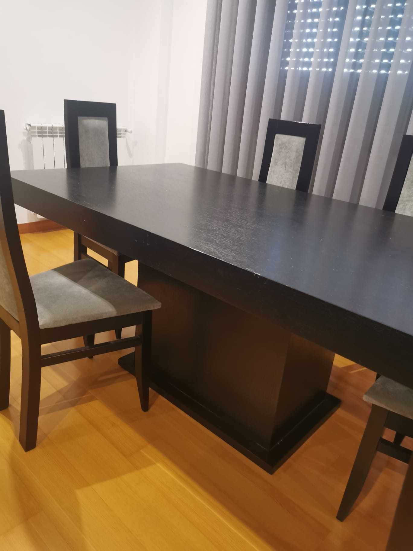 Mesa de Jantar com 6 cadeiras