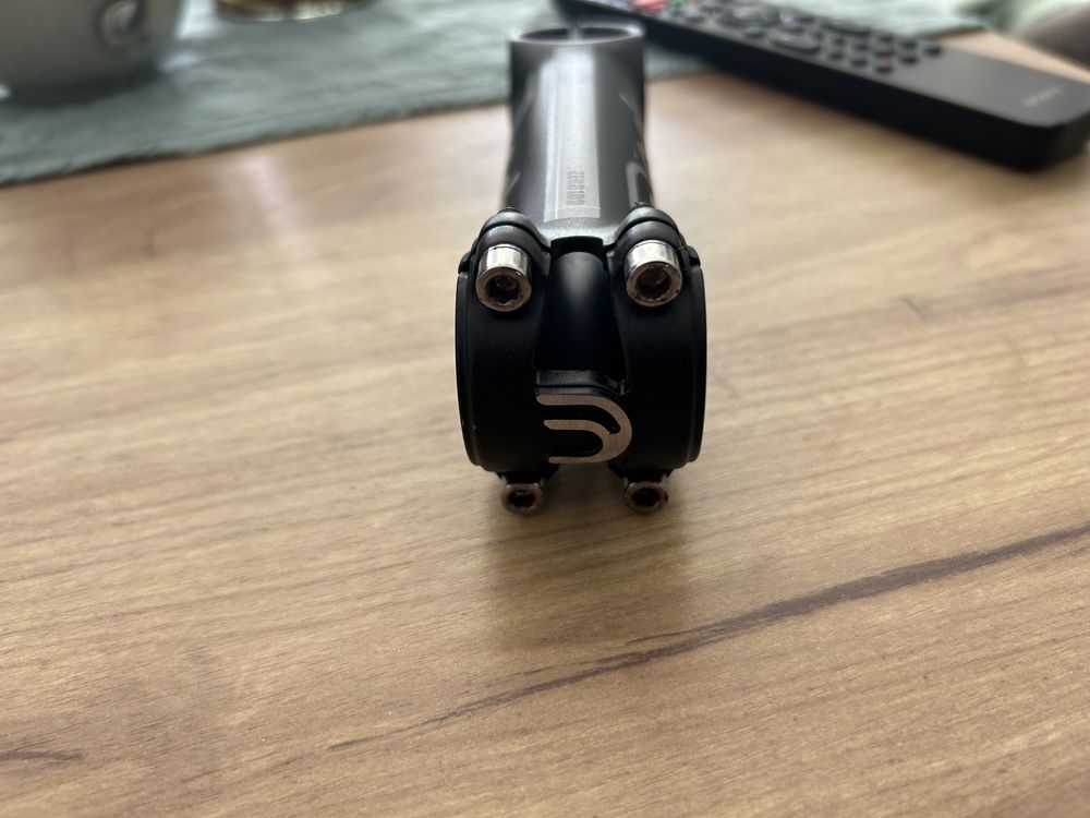 Mostek deda zero 100. 120mm 31,8 mm, 133 gram, 8 stopni