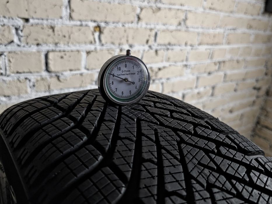 Зимові 205/65r17 Pirelli | 9/8mm | 2024 | Преміум шини | Стан нових