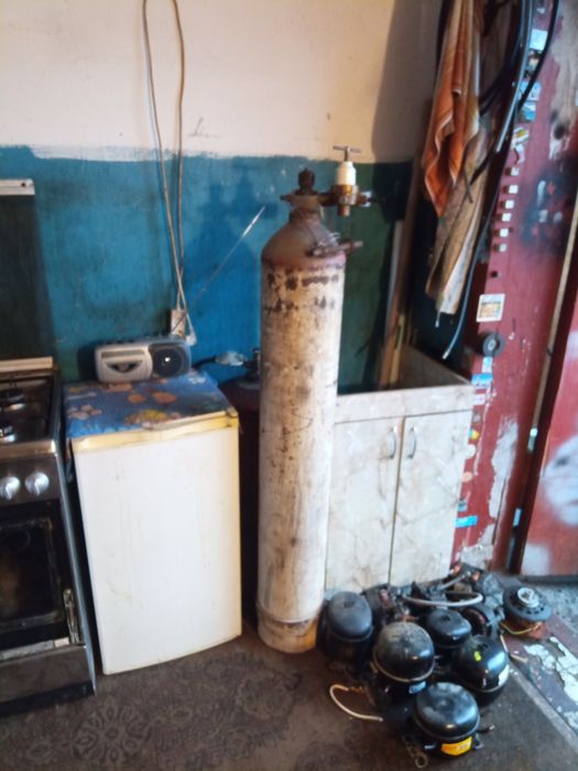 Баллон большой под кислород или углекислоту, кислородный баллон