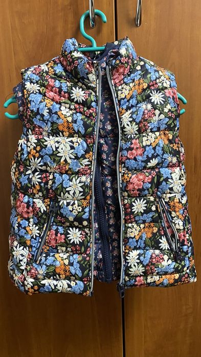 Курточка, куртка, жилетка, вітрівка на дівчинку