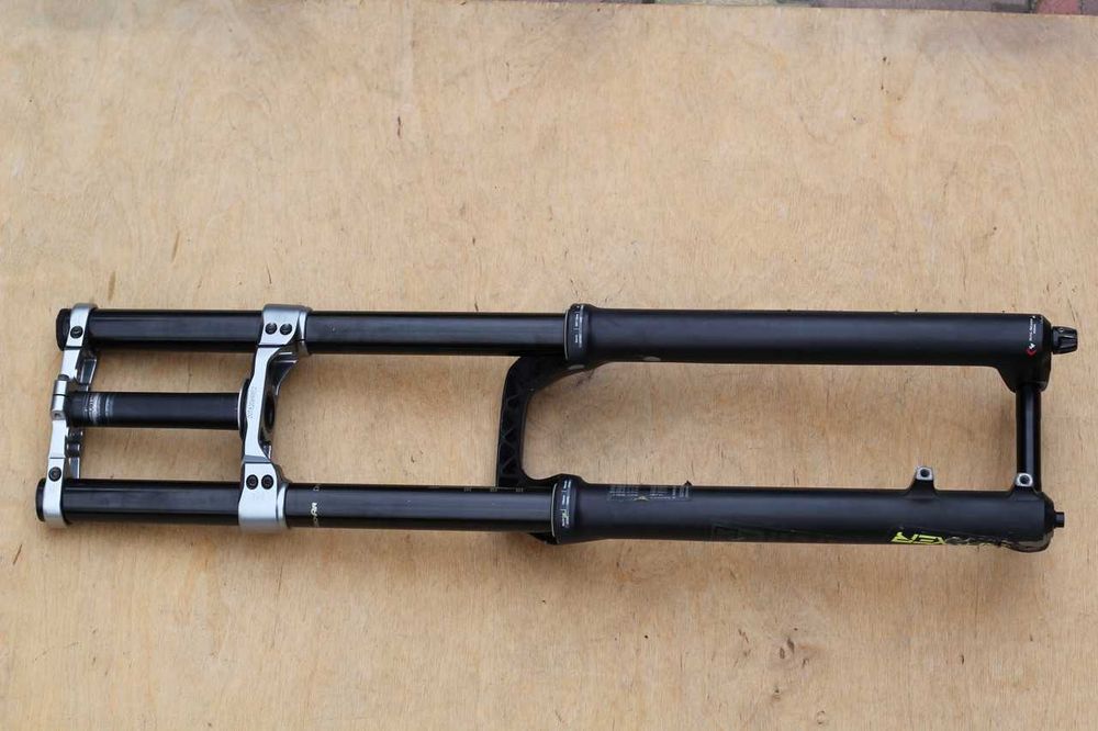 Вилка 29: RockShox BoXXer World CUP (Ultimate)