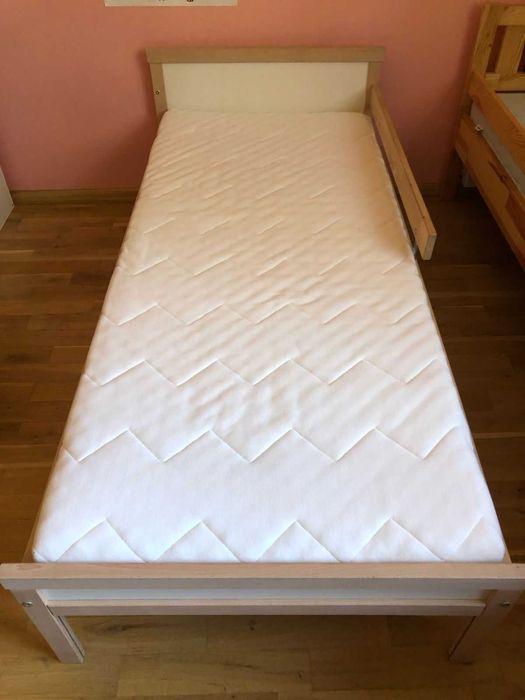 Łóżeczko IKEA KRITTER  wraz z materacem piankowym VYSSA i ochraniaczem
