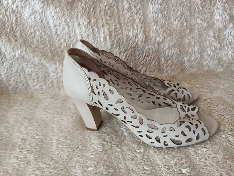 Sprzedam -Sandały *Buty Letnie ze skóry nr,37- bezowe