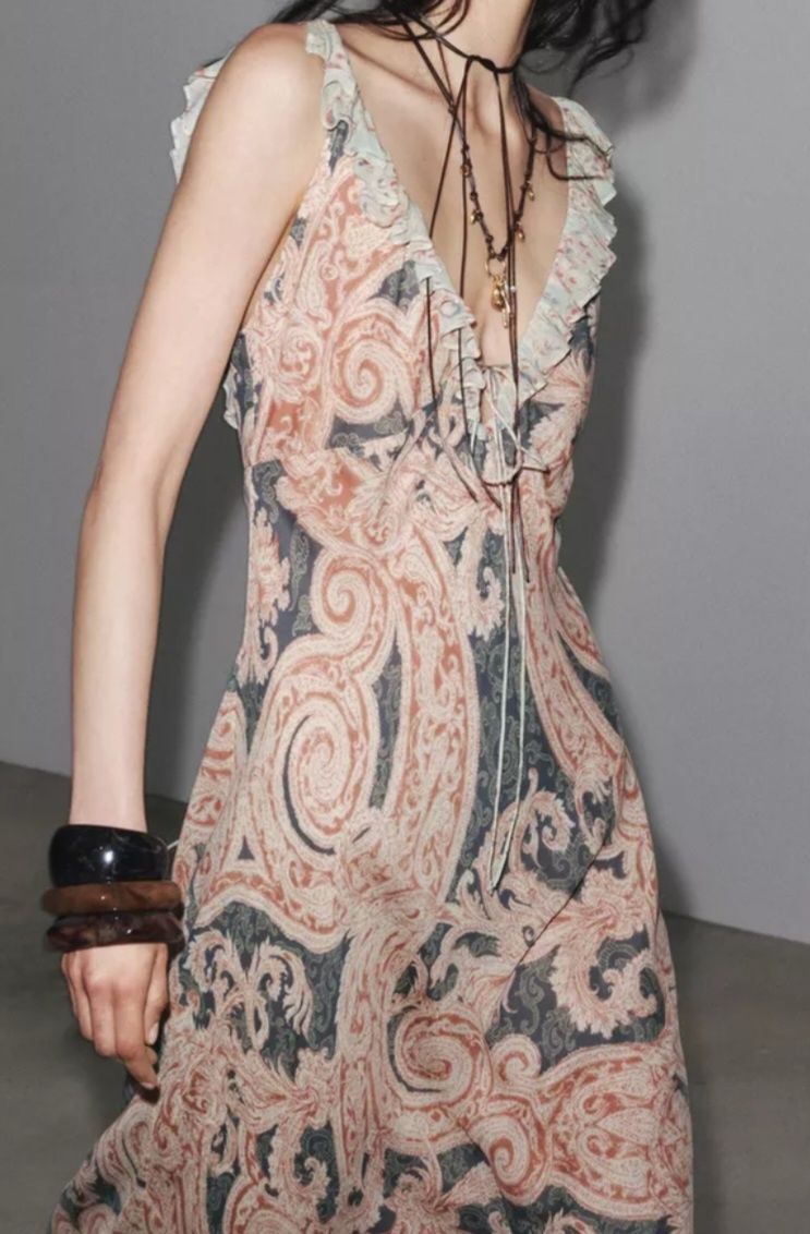 Vestido midi estampado pérola/salmão/azul da Zara Collection