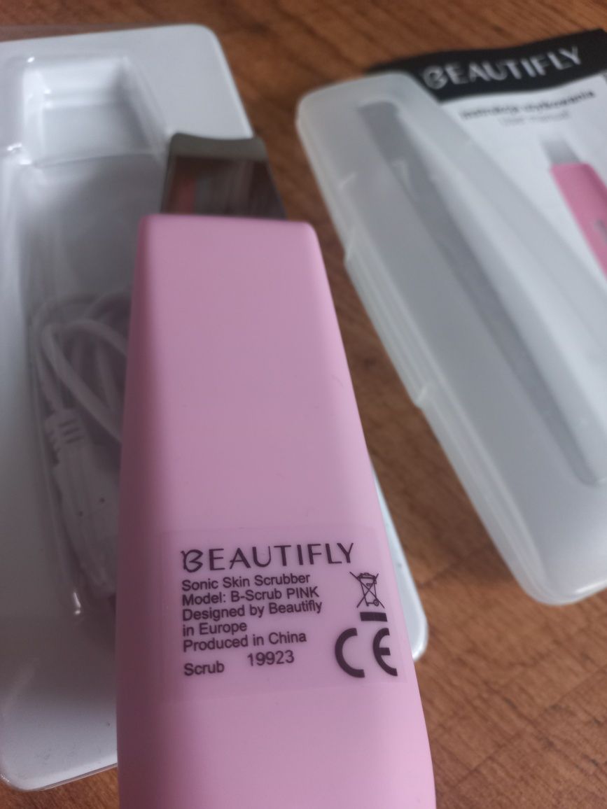 Urządzenie do peelingu kawitacyjnego BEAUTIFLY B-Scrub Różowy