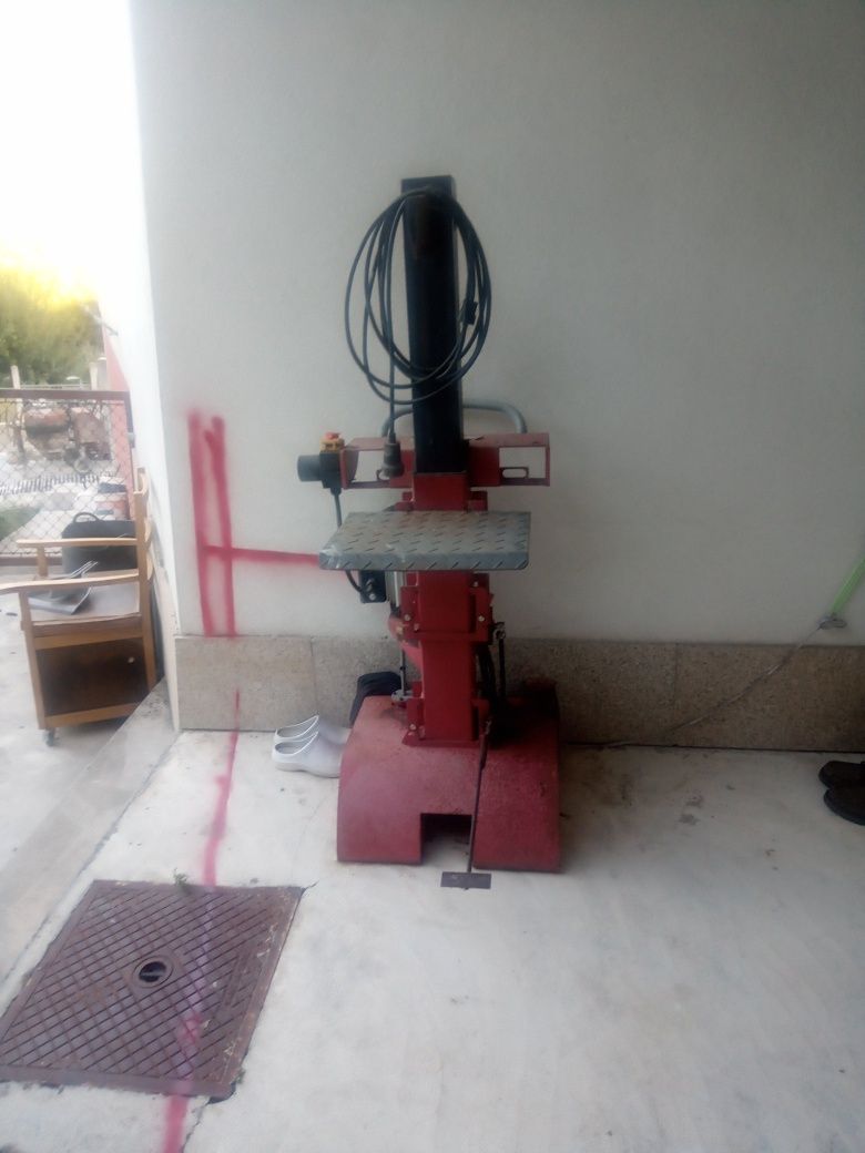 Máquina de rachar lenha