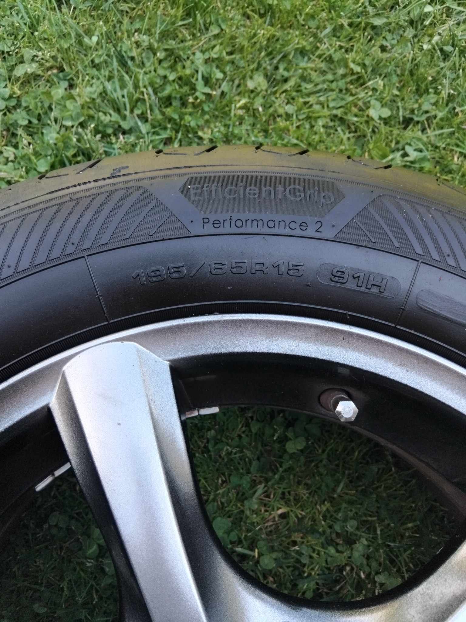 Opony  Good Year 195/65R15, rozstaw śrub 5x114,3
