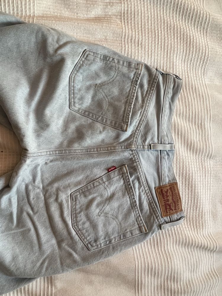 Levis 501 straight jeans