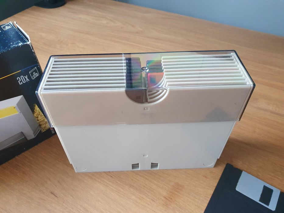 Czaderskie pudełko na dwadzieścia dyskietek 3.5" (Amiga/PC/retro)