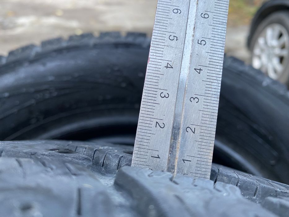 Резина зимова 235/60/18