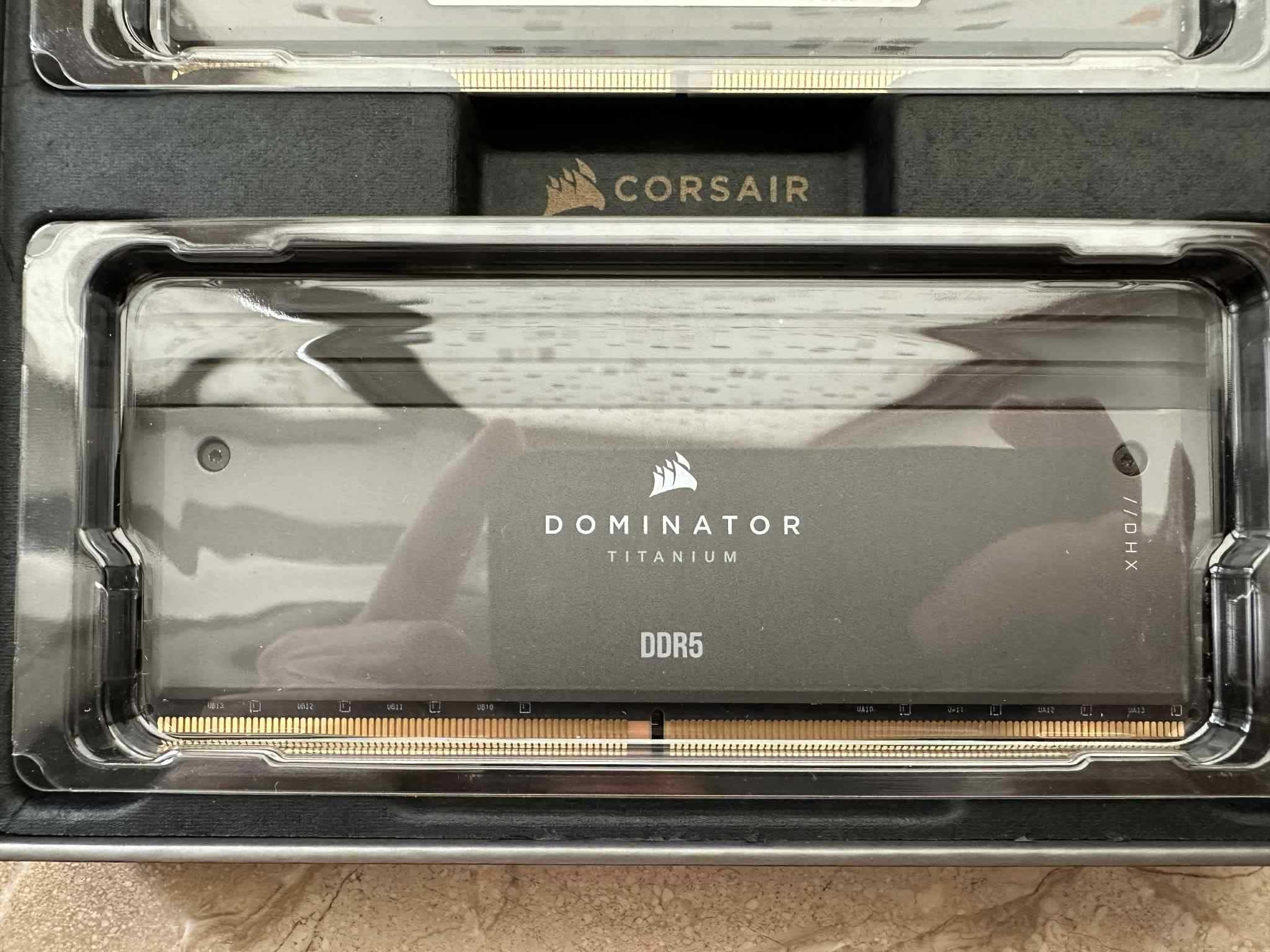 Pamięć RAM Corsair Dominator Titanium RGB, DDR5, 64 GB, 6000MHz