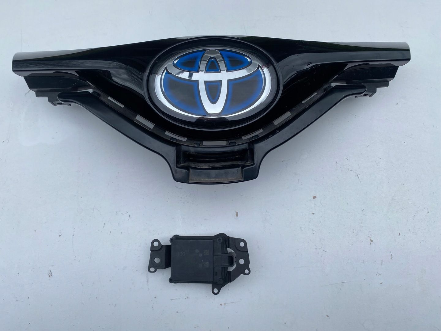 ATRAPA Toyota CHR przed lift hybryda  radar