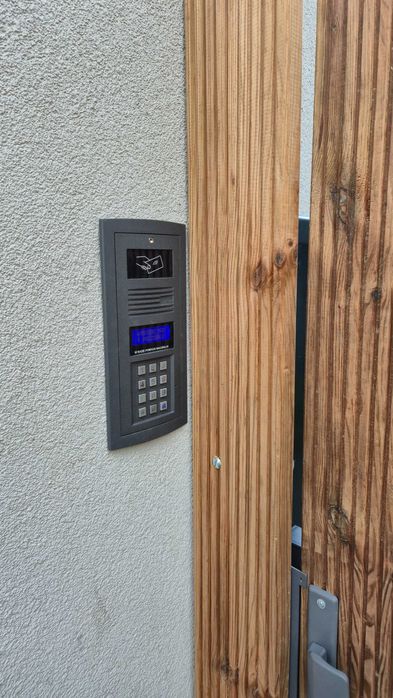 Elektryk Domofony Alarmy Kamery Pomiary Instalacje Serwis Bram Montaż