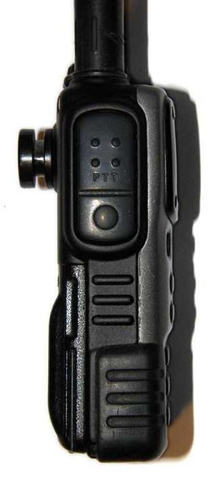 Портативна радиостанція Yaesu VX-7R