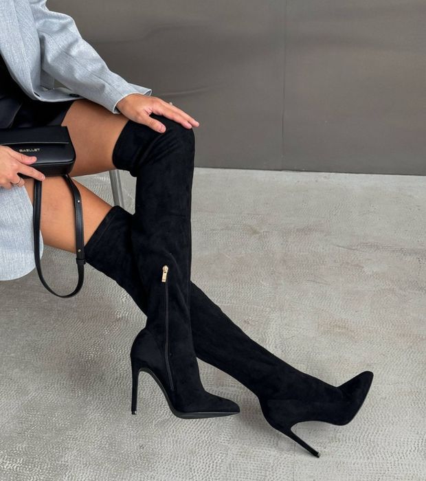 Демісезонні ботфорти на шпильці чорні, замша