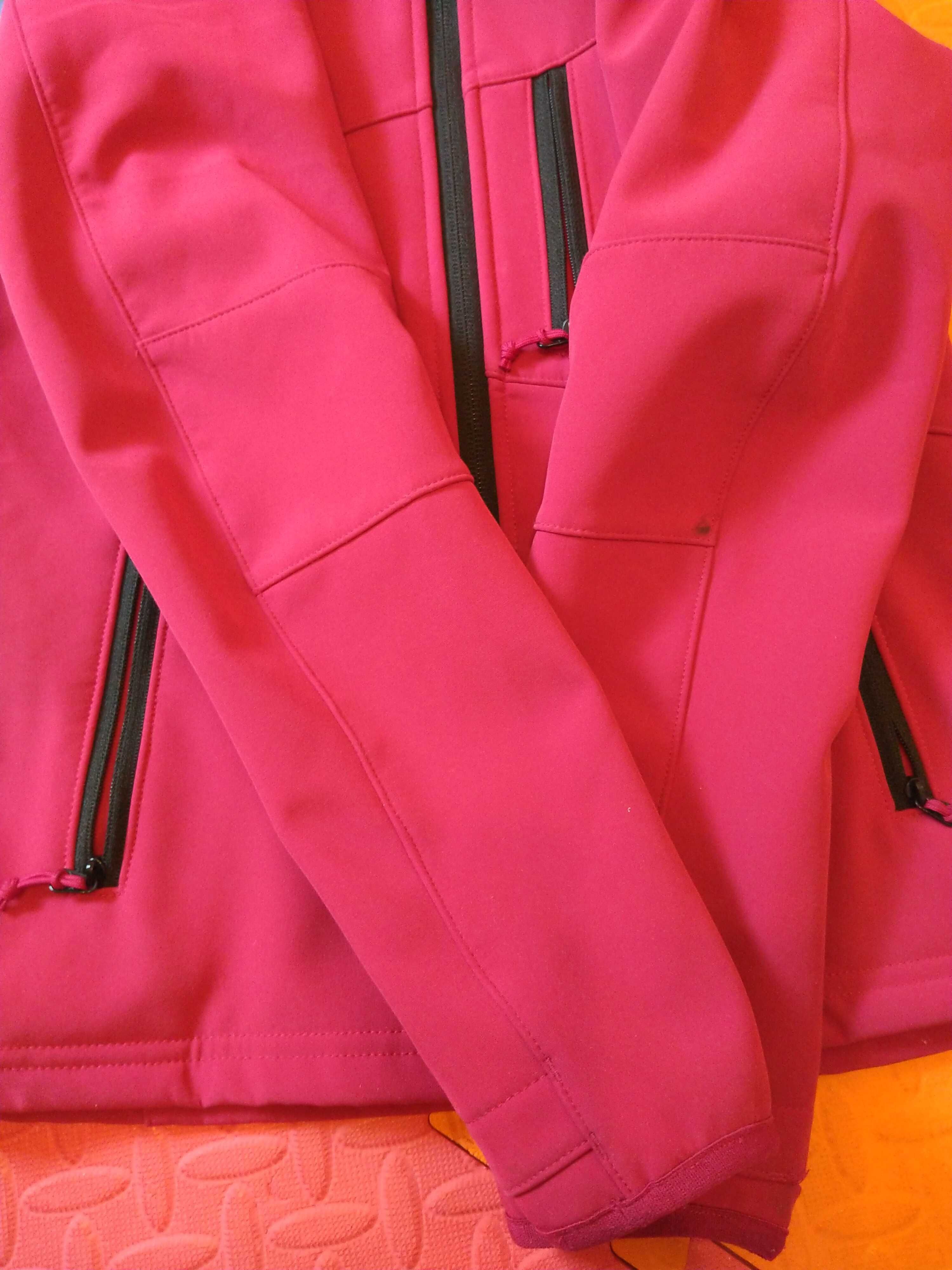 czerwony softshell 123/130 Decatlon /7-8 lat