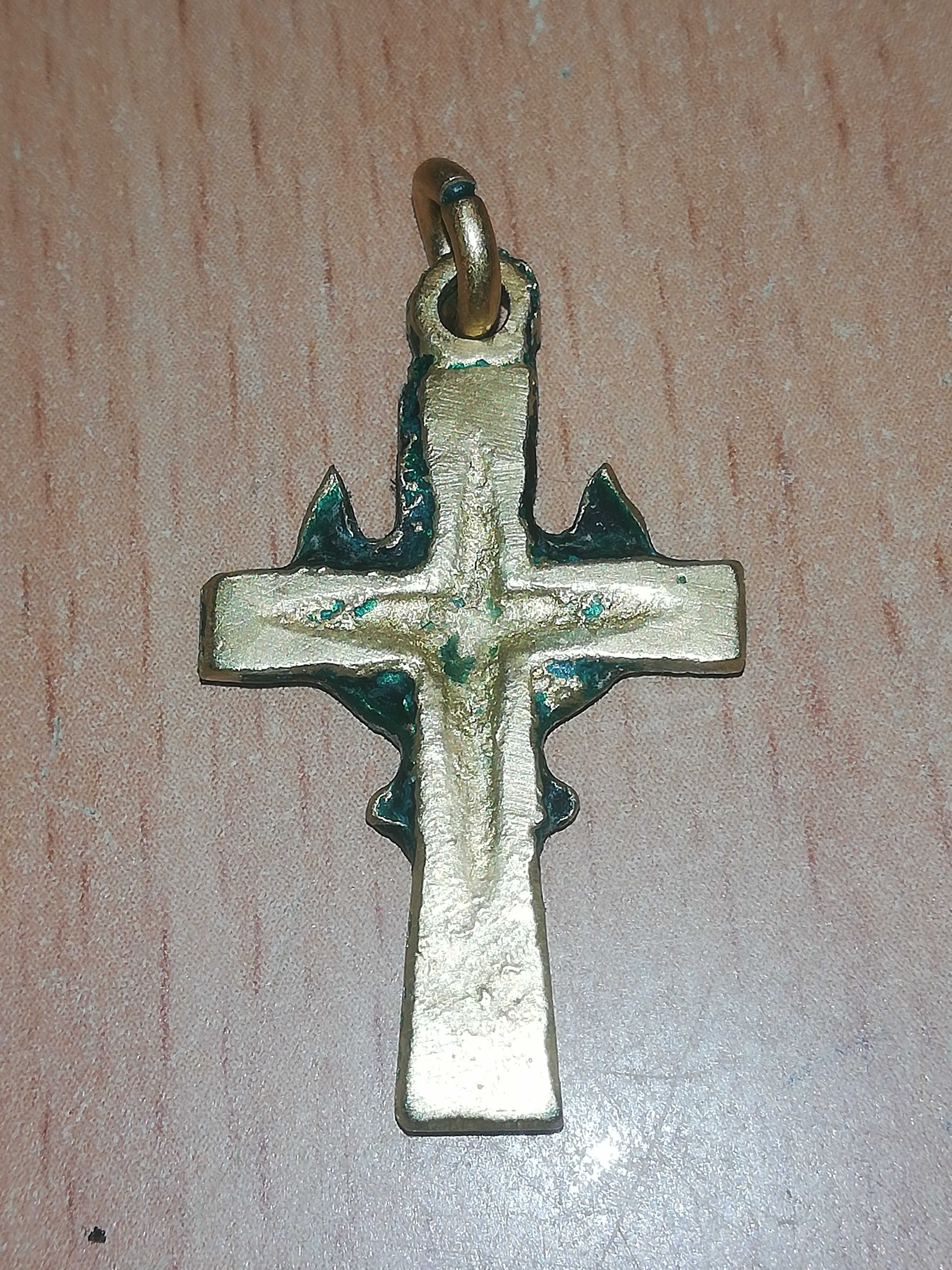 Przedwojenny krzyżyk z orłem mosięzny     S