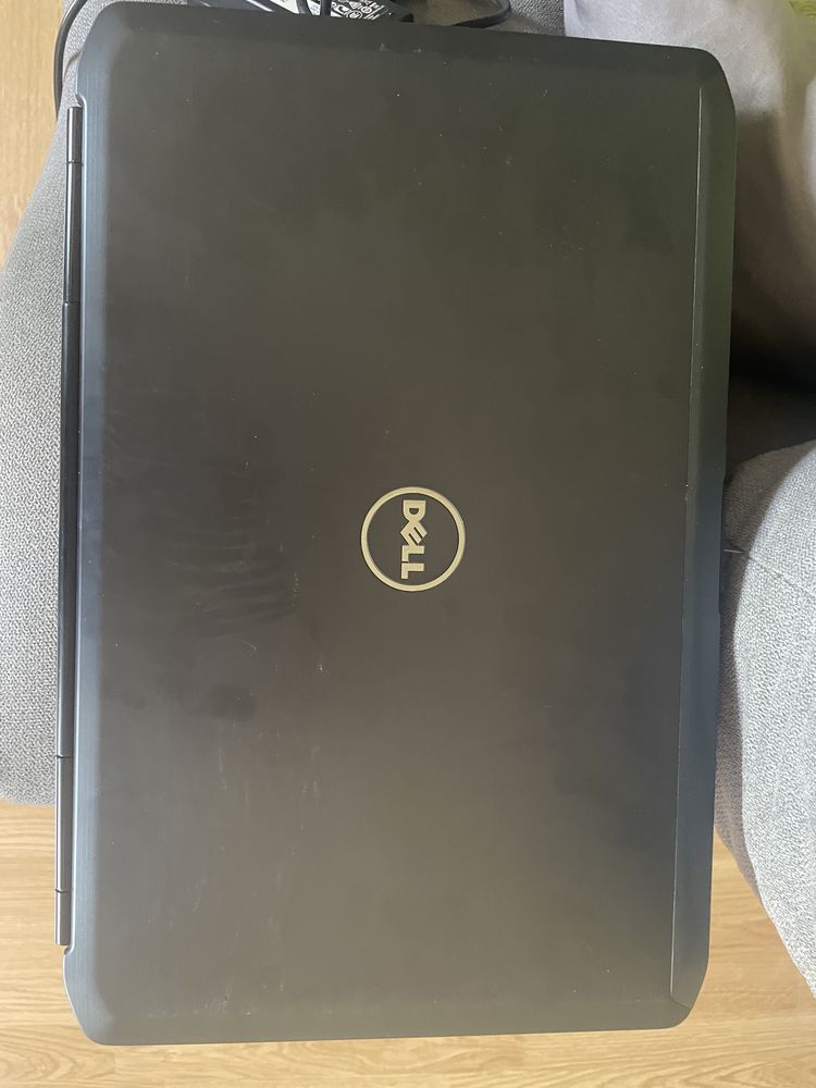Portatil da dell com carregador .