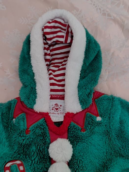 Świąteczna sukienka Mikołaj święta  pięknie zdobiona roz  4-5 miesięcy