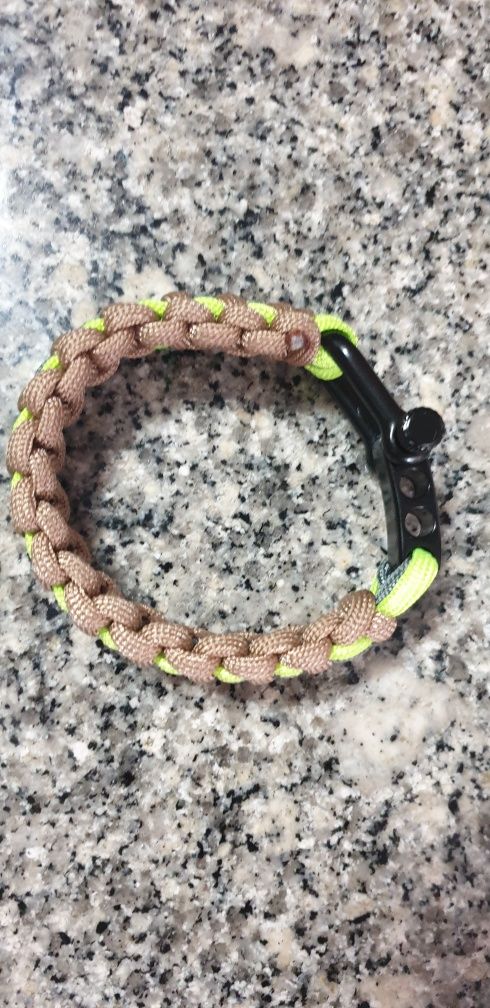 Pulseira de sobrevivência