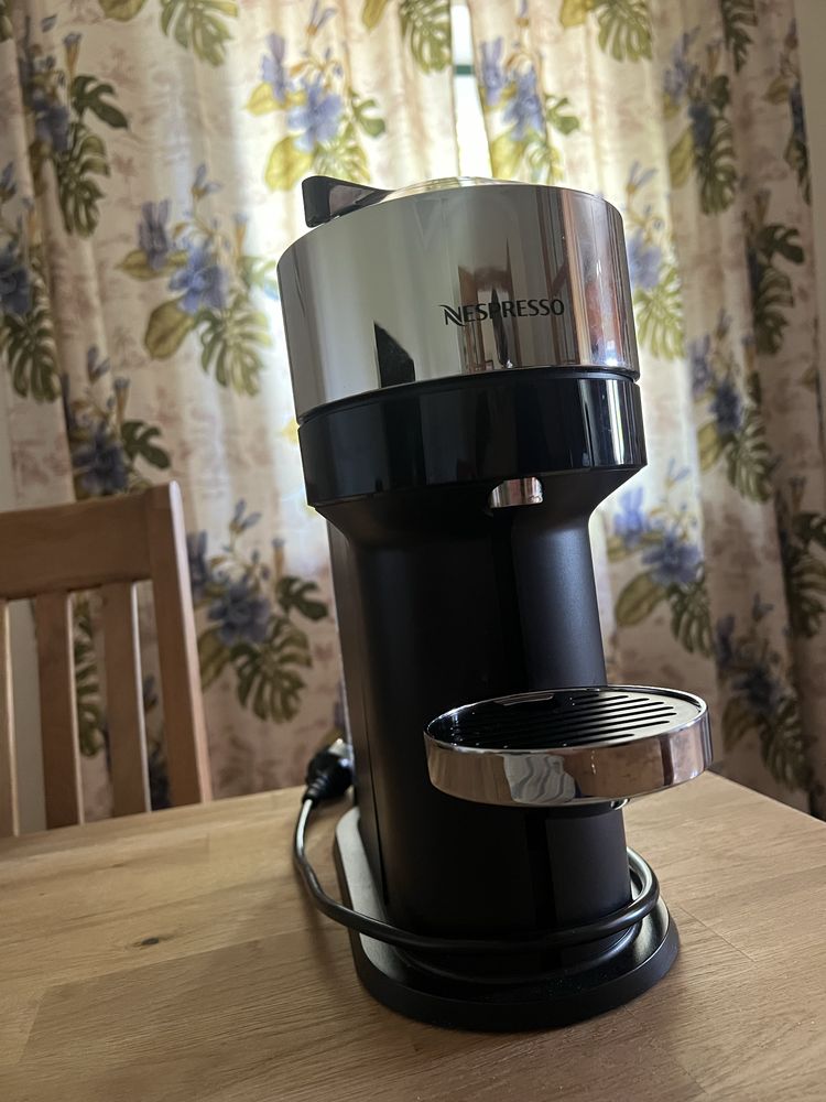 Máquina Café Nespresso Vertuo Next