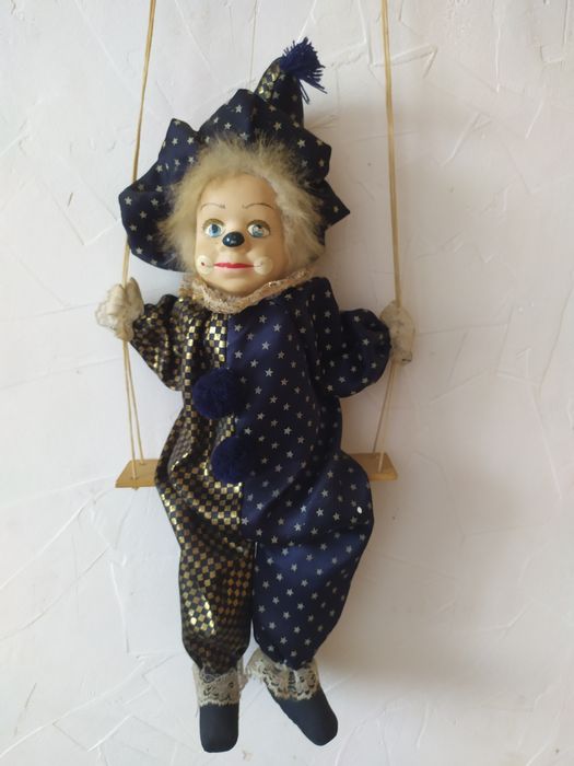 Клоун на качели подвесной